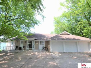 9304 Bellvue Cir, Plattsmouth, NE 68048