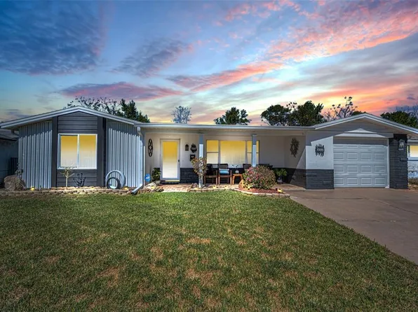 7233 Seashore Dr, Port Richey, FL 34668