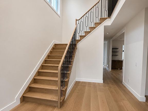 2nd image of 526 Hoey Street