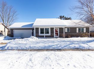 2100 Fieldcrest Dr, Kaukauna, WI 54130
