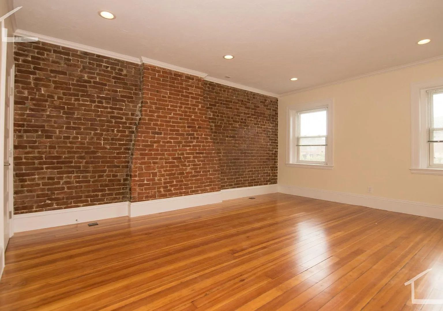 Luxurious 3 bed in Brookline available 9/1/26 — Photo 2