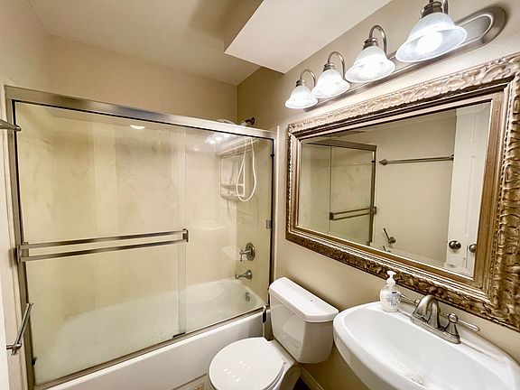 4th image of 4205 Lamont St Unit 11