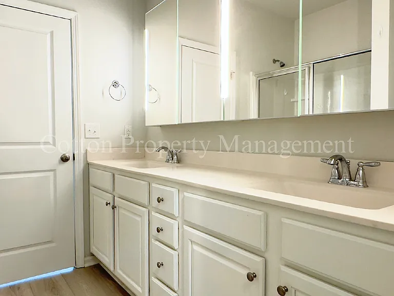 7313 Chipley Dr — Photo 17