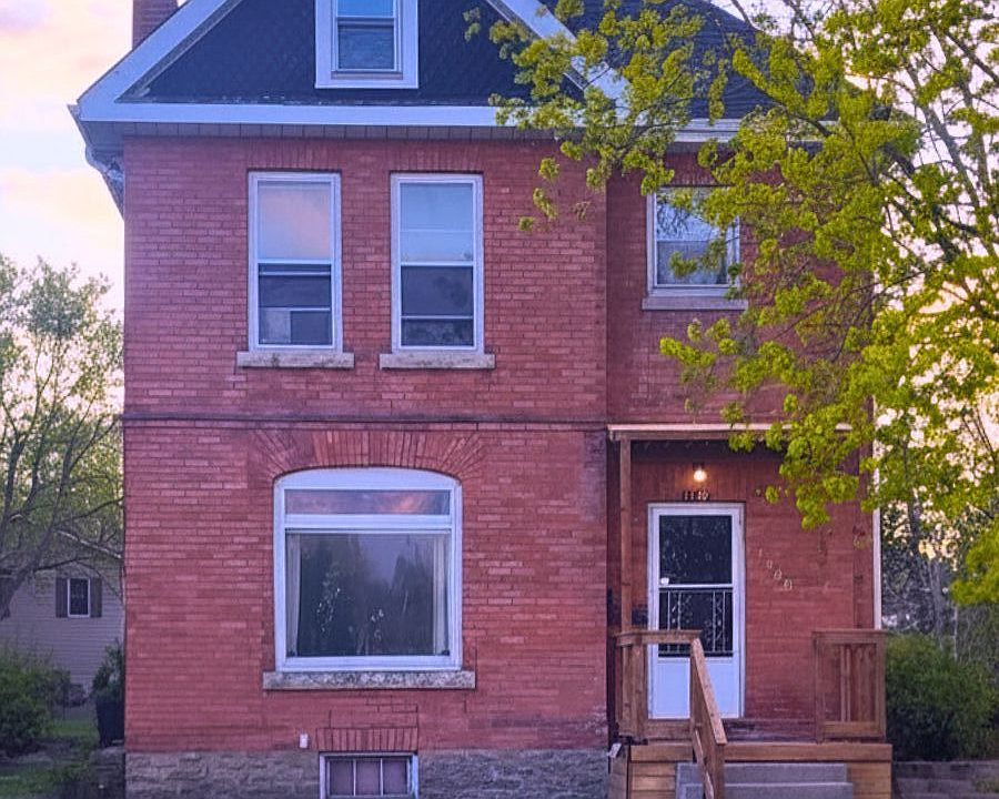 1st image of 1140 2nd Ave W