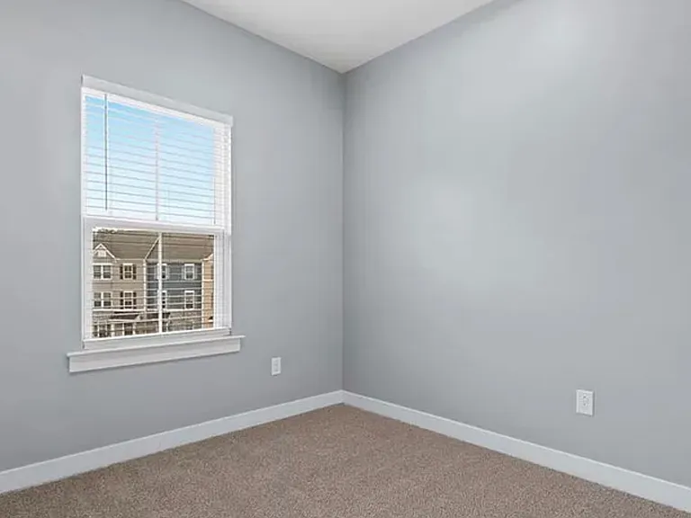 902 Avast Way — Photo 32