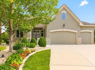 9945 Fountain Cir, Lenexa, KS 66220