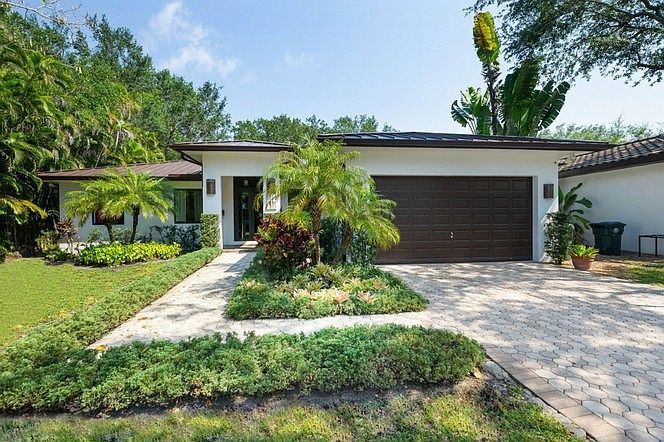 1st image of 5827 SW 82nd St