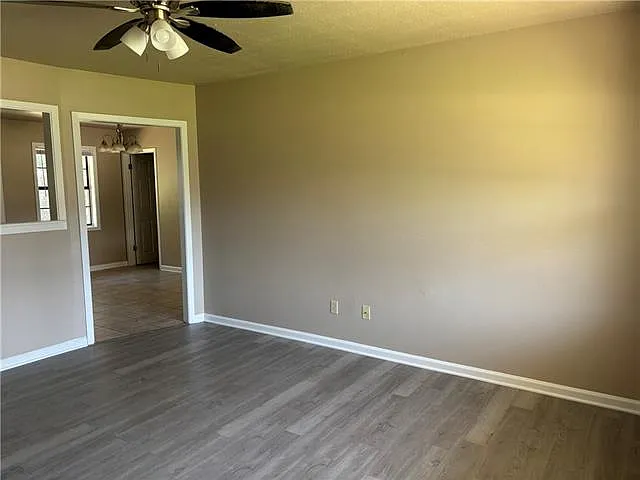 14193 Lindsay Dr — Photo 3