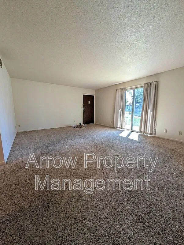 2 bed, 1.0 bath, 962 sqft, $845 — Photo 1