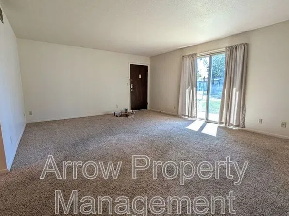 1710 H St #103, Fairbury, NE 68352
