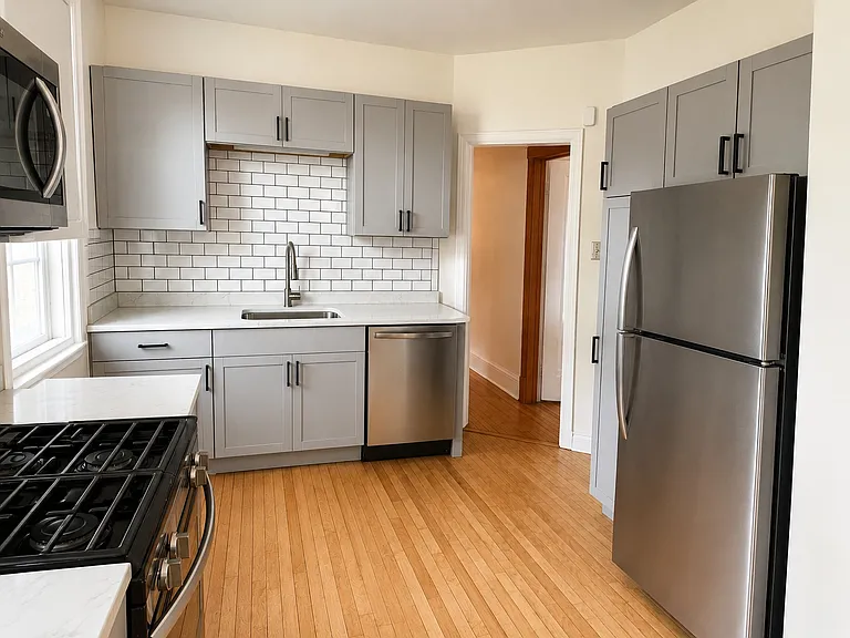 240 Forest Ave #1 — Photo 3
