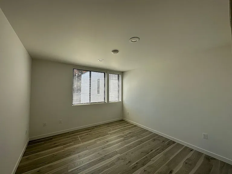 Edric Apartments — Photo 35
