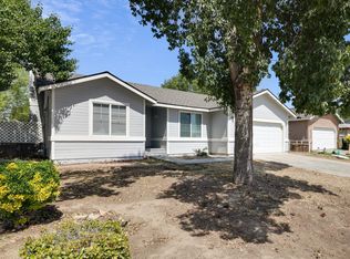 1922 E Douglas Ave, Visalia, CA 93292