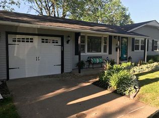1623 Parkway Dr, Bettendorf, IA 52722