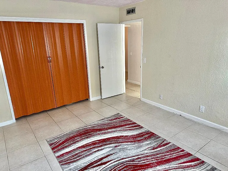 240 Croton Ave #110 — Photo 7