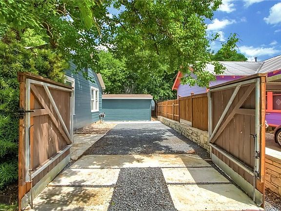 5th image of 1505 Bouldin Ave