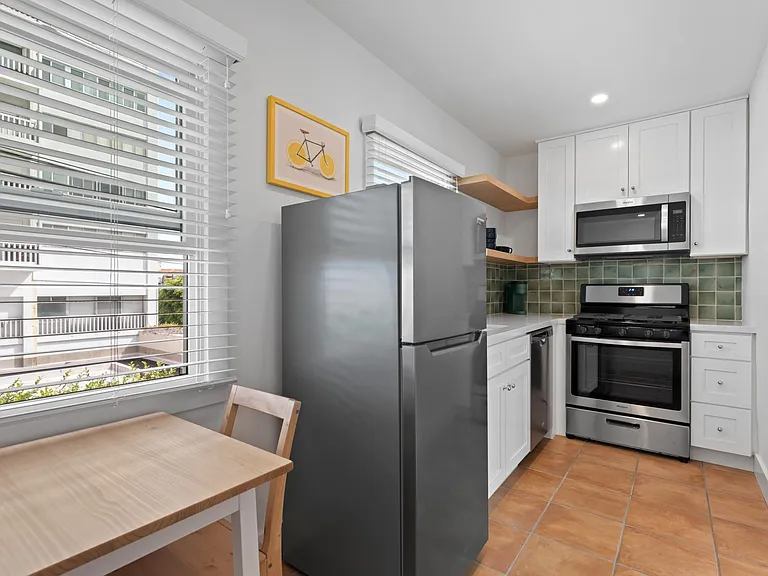 1020 1/2 Carol Dr — Photo 7