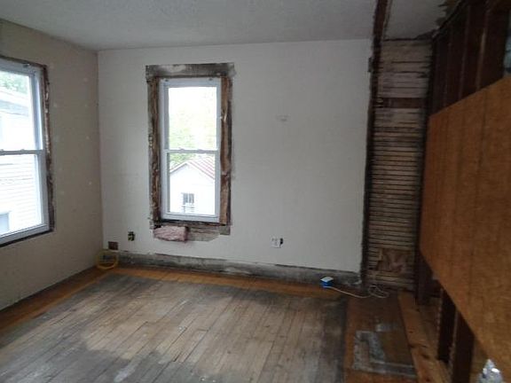 4th image of 536 E Pearl St