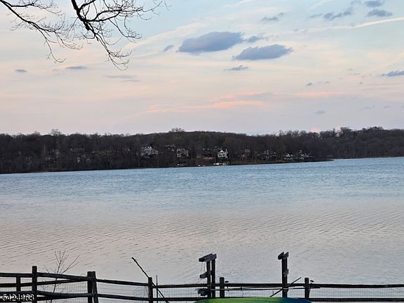 2nd image of 8 Spring Ln