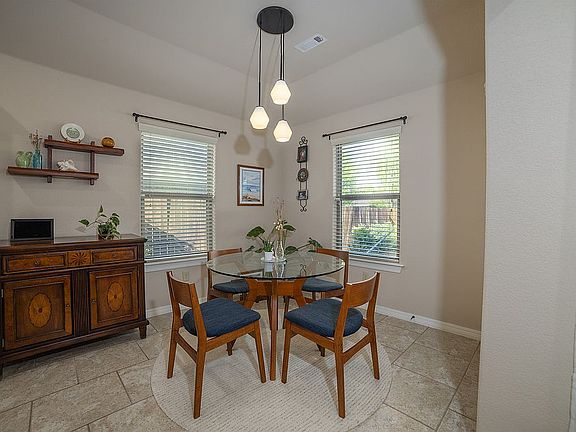 5th image of 3049 N Verona Ln