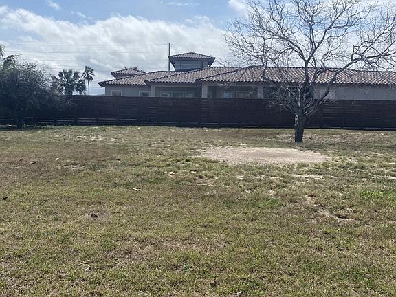 5th image of Oleander Dr