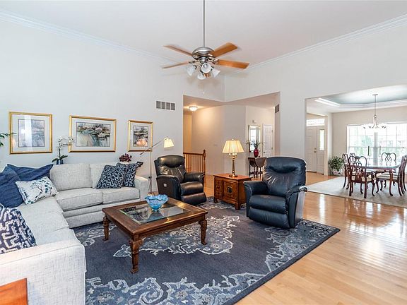 3rd image of 6573 Crescent View Dr