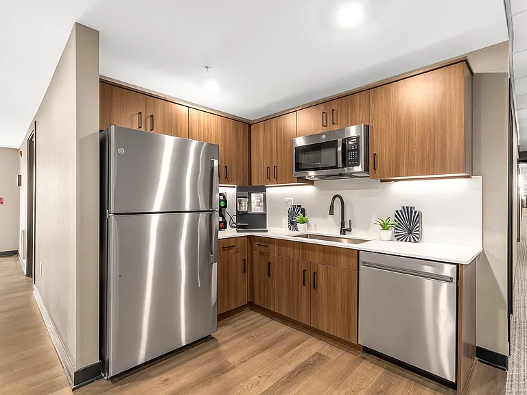 Sterling Center Apartments — Photo 7