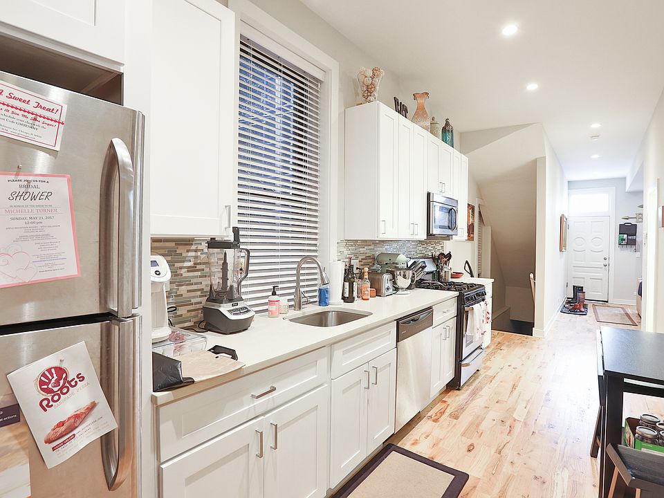 1st image of 1056 N Hermitage Ave APT 1F
