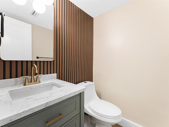 5th image of 1951 NE 39th Street #141