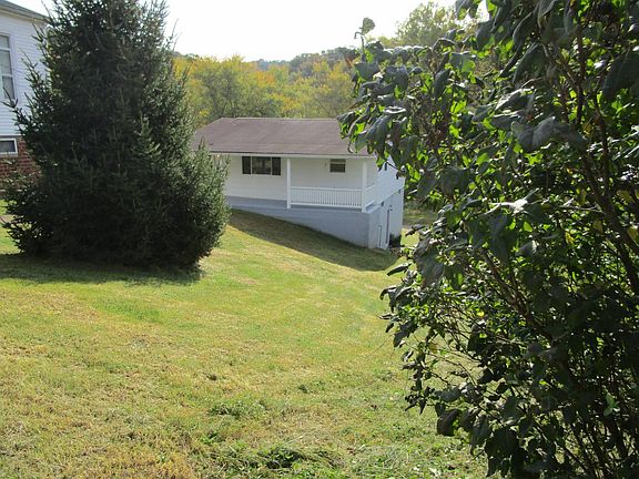 3rd image of 206 College St