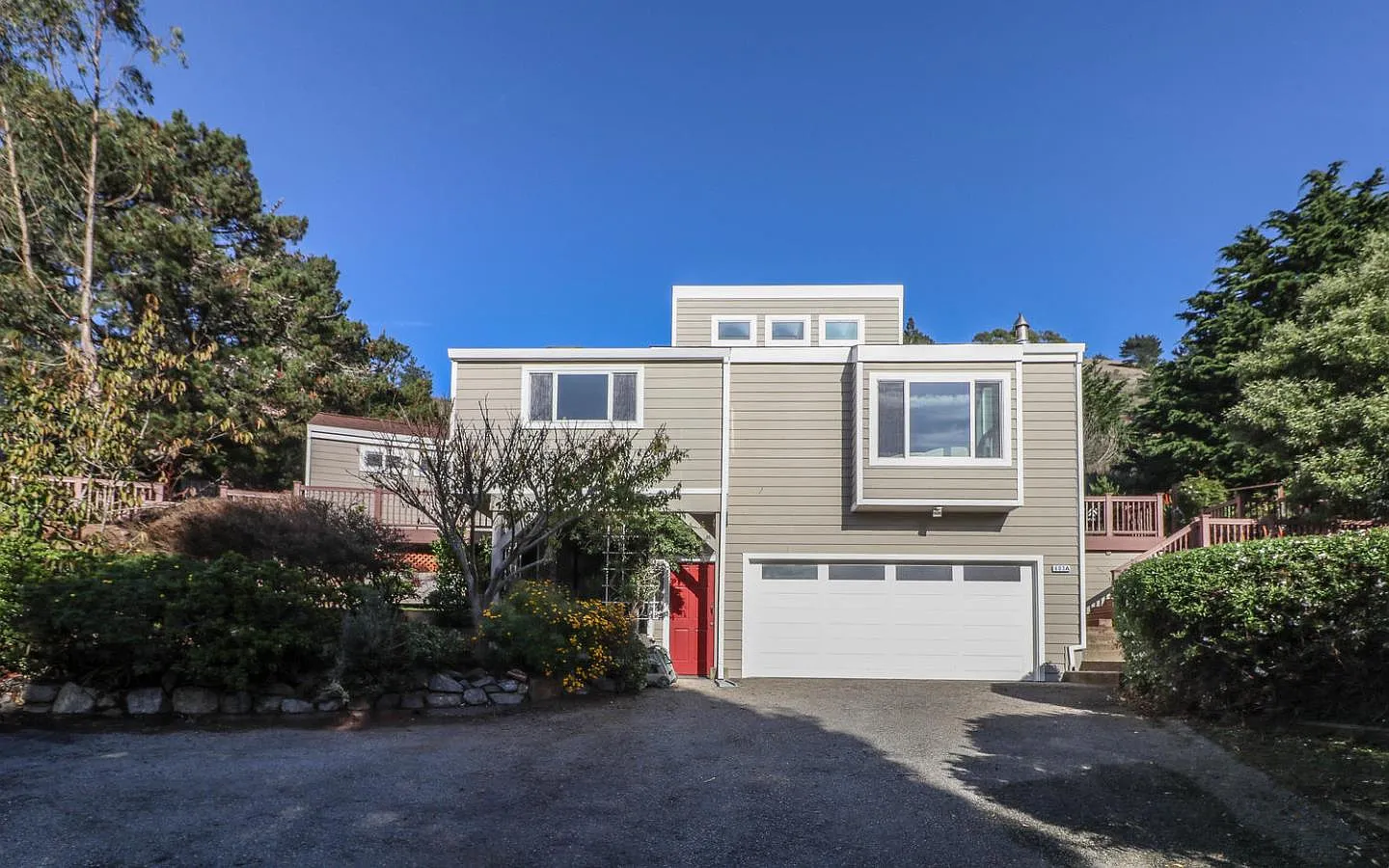 603 Rockaway Beach Ave photo 1