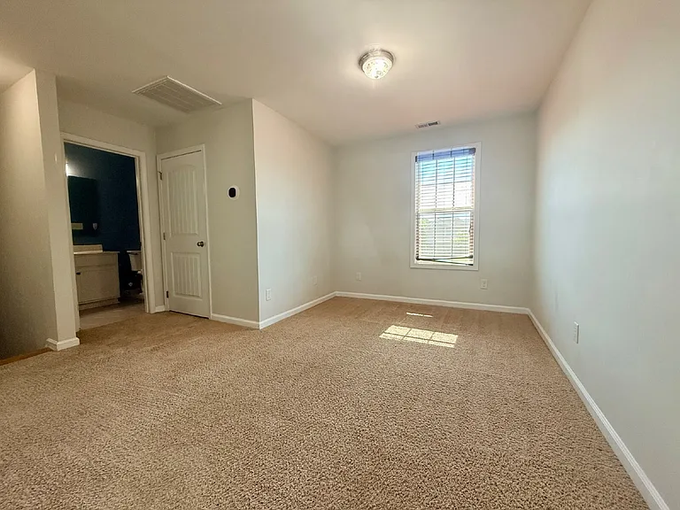 138 Ladden Ln — Photo 9