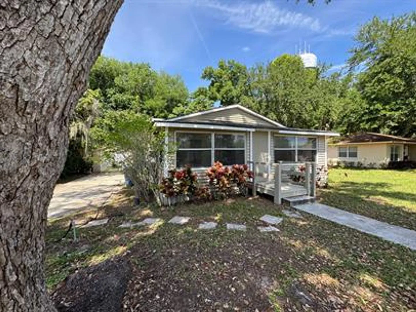 Cozy Florida Cottage with Spacious Yard & Screened Porch — Photo 2