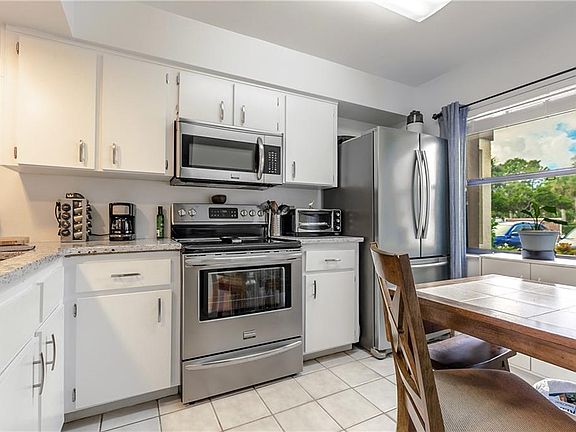 3rd image of 3437 Flossmoor Ave #J102