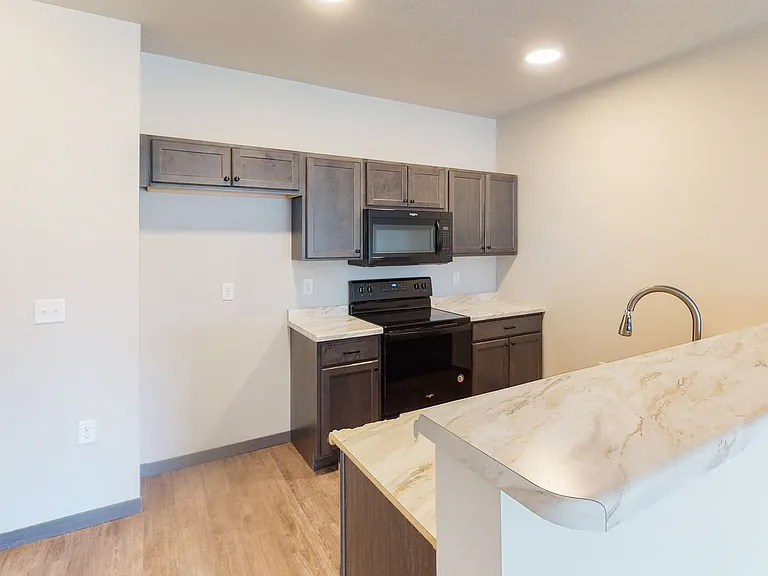 5800 Sunnybrook Plz — Photo 9