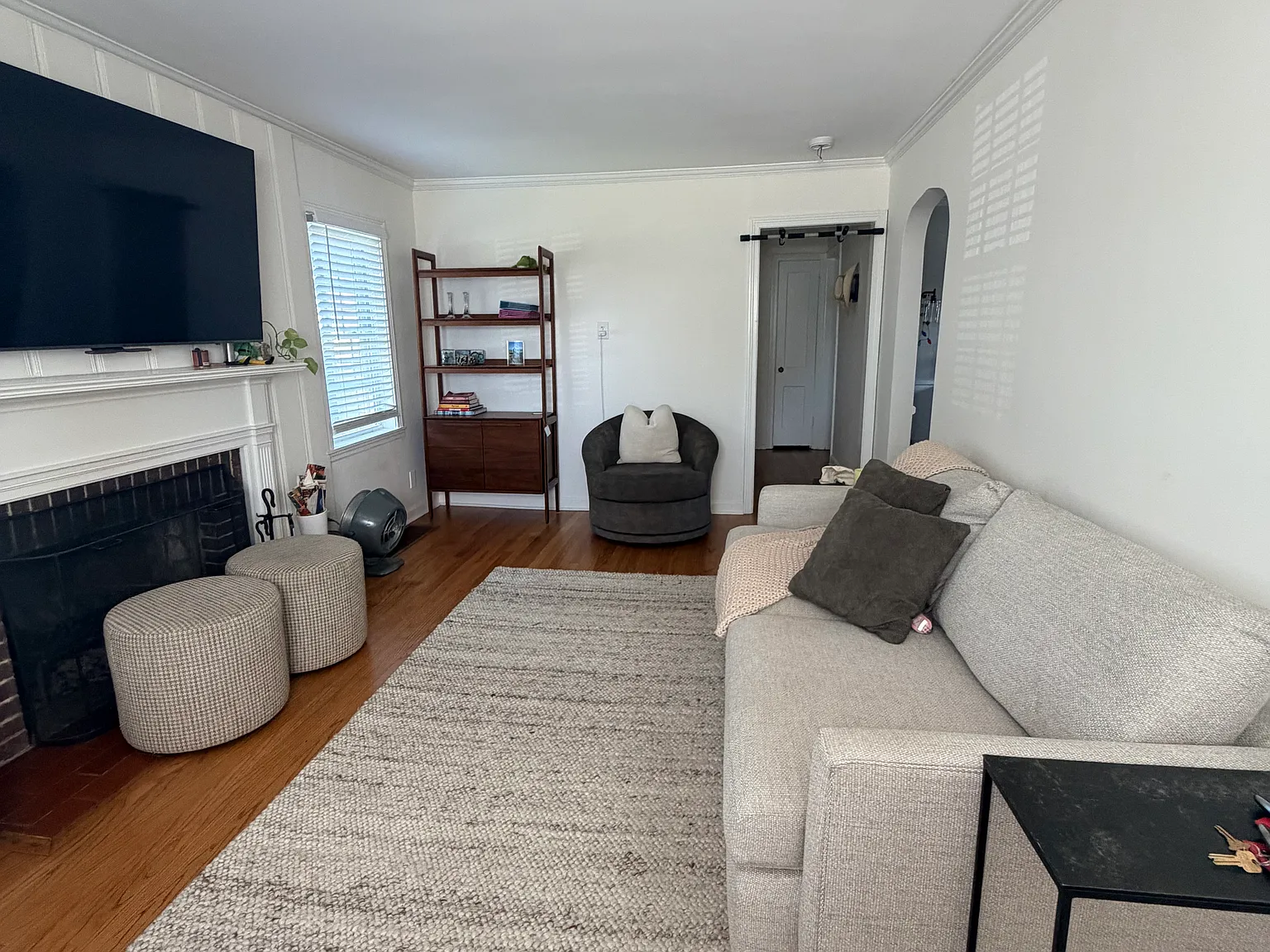 2 bed, 985 sqft, $2,100 — Photo 2