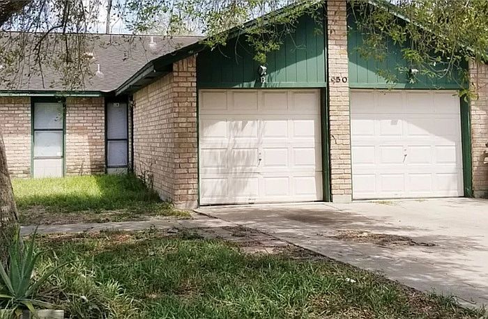1st image of 946 Live Oak Cir