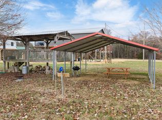 16 Eagle Bend Rd, Linden, TN 37096