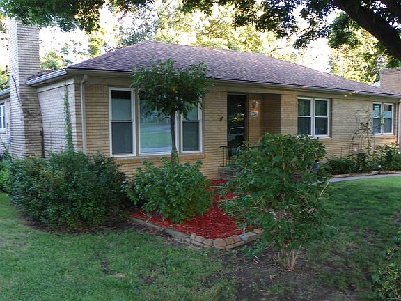 3rd image of 214 N Brookside Pkwy
