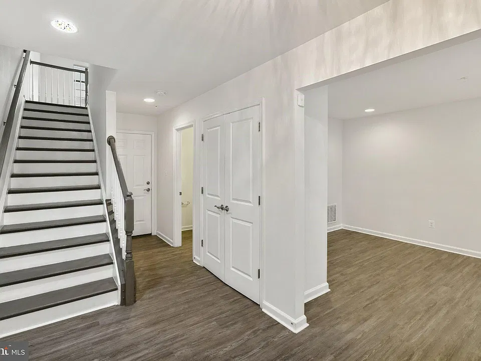 2914 Pinebrook Rd
