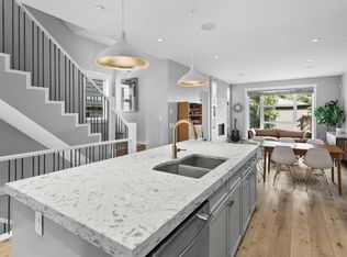 2316 SW 22nd St NW, Calgary, AB T2M 3W4