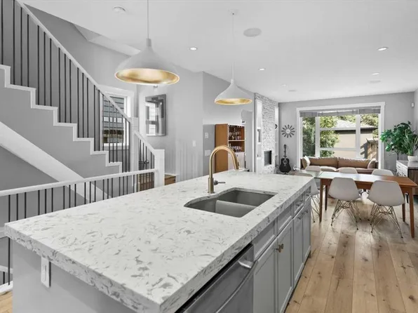 2316 SW 22nd St NW, Calgary, AB T2M 3W4