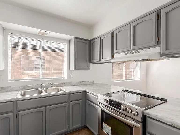 615 N Arrowhead Dr — Photo 12