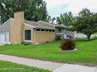 100 3rd St SW, Watford City, ND 58854