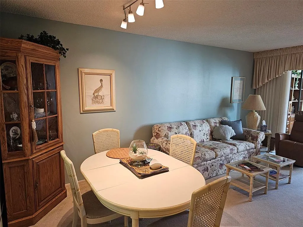 2 bed, 2.0 bath, 940 sqft, $2,900 — Photo 2