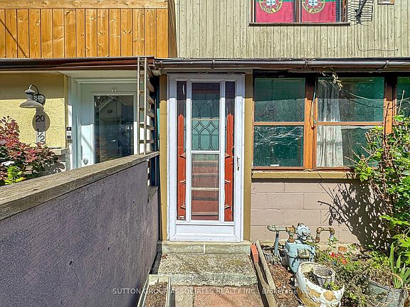 4th image of 18 1/2 Bellevue Ave