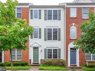 42905 Pamplin Ter, Chantilly, VA 20152