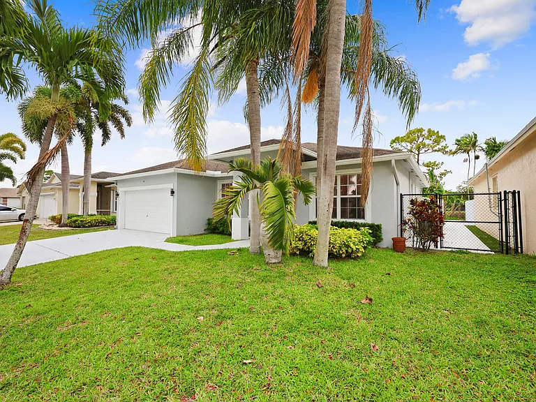 1209 Olympic Cir — Photo 3