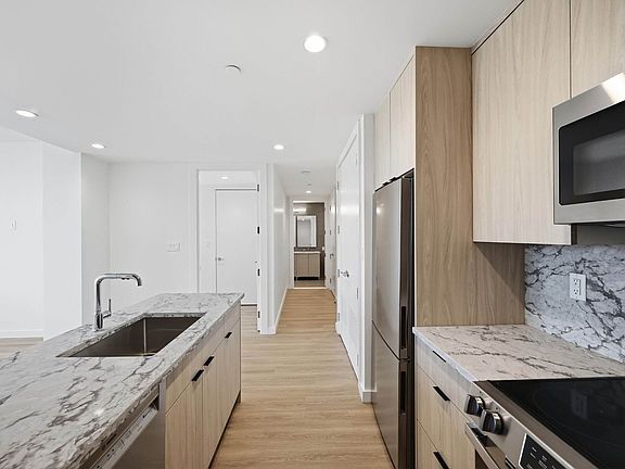 4th image of 100 Sullivan Pl #504