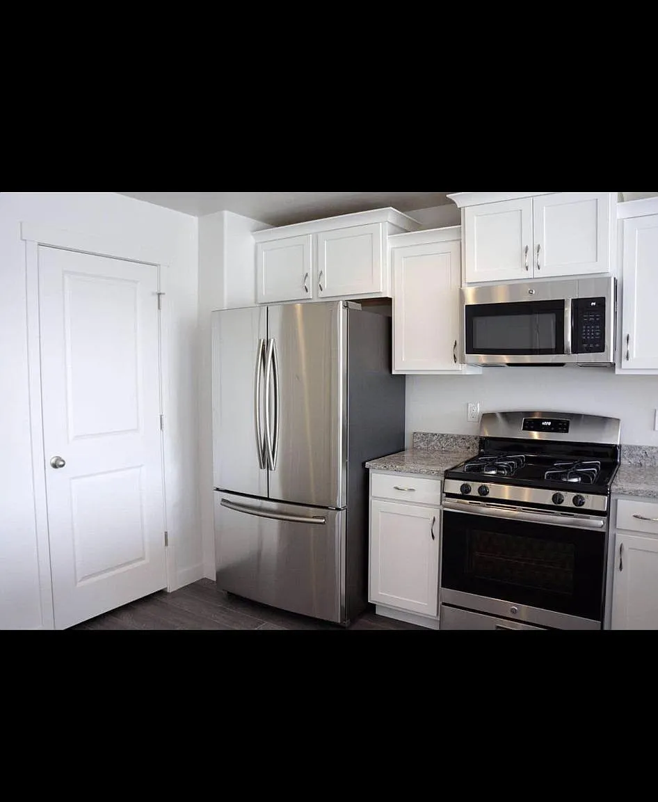 3 bed, 3.5 bath, 2624 sqft, $2,400 — Photo 4